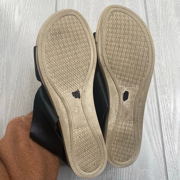 Eileen Fisher Women's Black Leather Strappy Sport T Sandals Size 8.5 - Picture 5 of 10